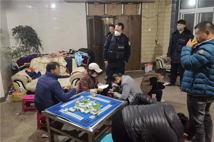 如何在大门口挂字牌（大门口挂牌子左边或者右边?）