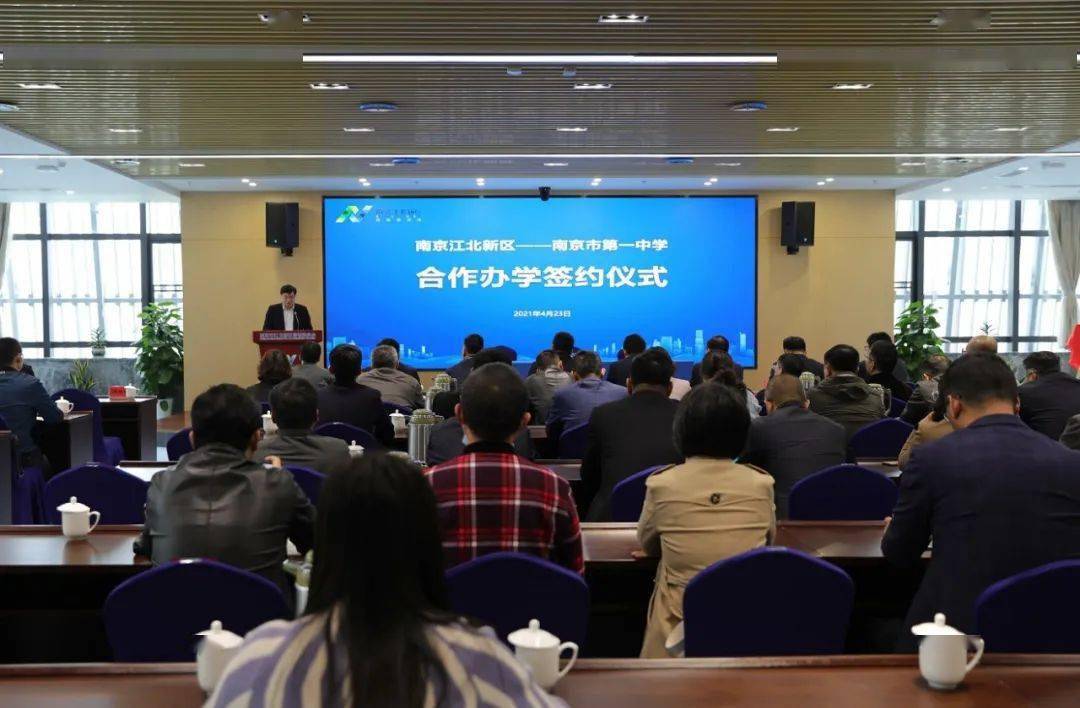 公司老板挂的三幅字牌（公司老板挂的三幅字牌图片）