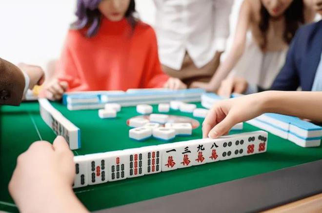 老公挂水老婆打麻将（丈夫打麻将输了妻子亲自上阵）