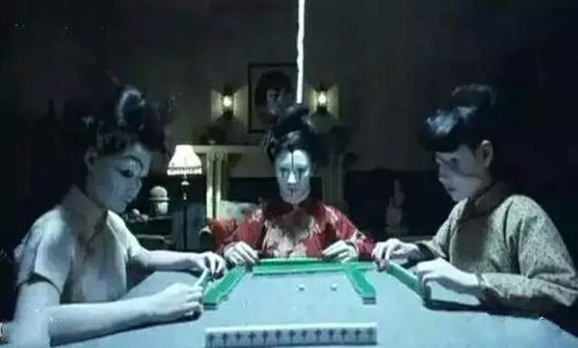 寡妇在他家挂麻将牌（寡妇打麻将歇后语）