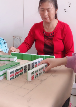 寡妇在他家挂麻将牌（寡妇打麻将歇后语）