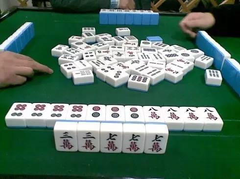 推荐十款！微信雀神广东麻将赢牌技巧(怎么老是输)