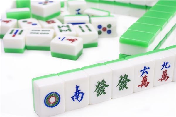 打麻将挂什么挂件能赢（打麻将要戴什么吉祥物才不会输钱呢）