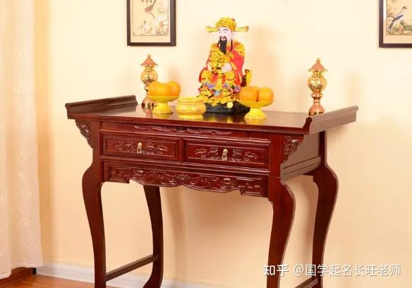 地主神位上面可挂东西吗（地主爷神位放在什么位置好）