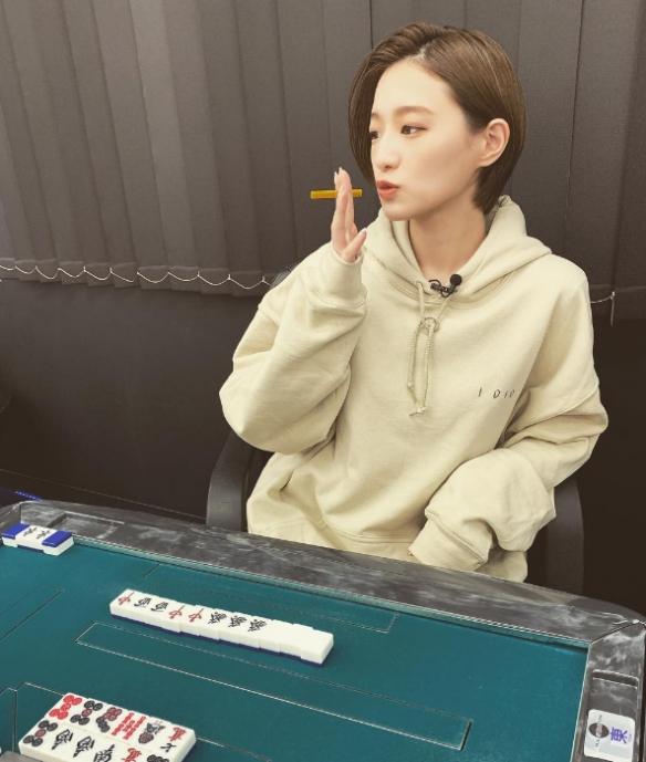 微信雀神麻将插件(揭秘微信里赢牌的技巧)