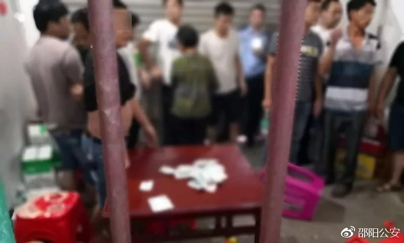 厉害了!科普扑克牌打三公作假设备_《爱问知识人 使用说明》