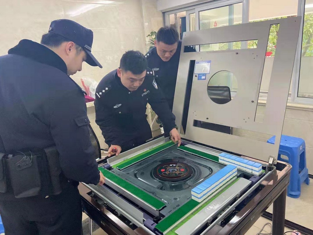 优选推荐“扑克牌三公仪器出老千设备_《爱问知识人 使用说明》