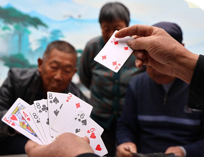 玩家必备教程民间农村扑克牌炸鸡打牌怎么玩的诀窍—详细解说+新浪科技