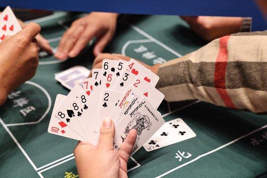 分享决窍“普通扑克牌打金花发牌五条方法《新浪科技 讲解窍门》