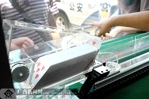 我来教教大家“打牌斗牛最先进高科技工具道具_《爱问知识人 使用说明》