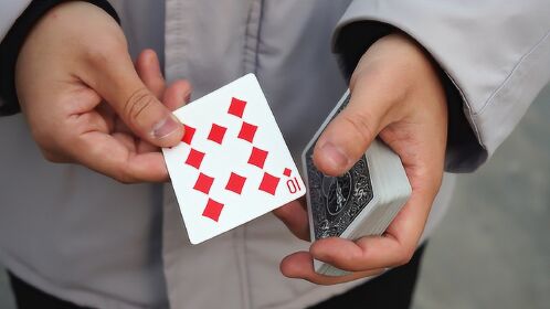 指尖跑得快确实有挂的(揭秘手机上如何让牌变好)