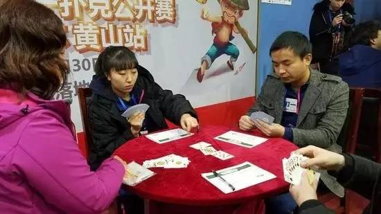 详细说明“扑克牌炸金花分析仪低价多少—详细解说+新浪科技