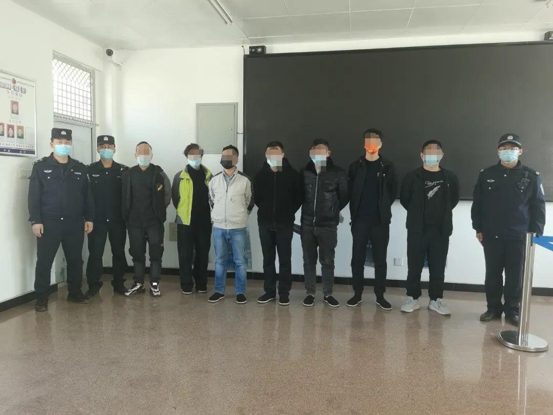 三分钟了解&quot;炸金花最常用出老千工具视频—详细解说+新浪科技